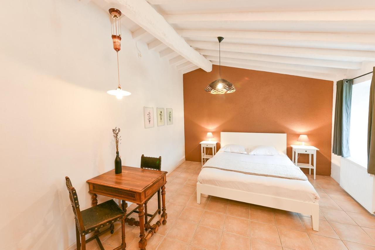 Auberge La Plaine Chabrillan エクステリア 写真