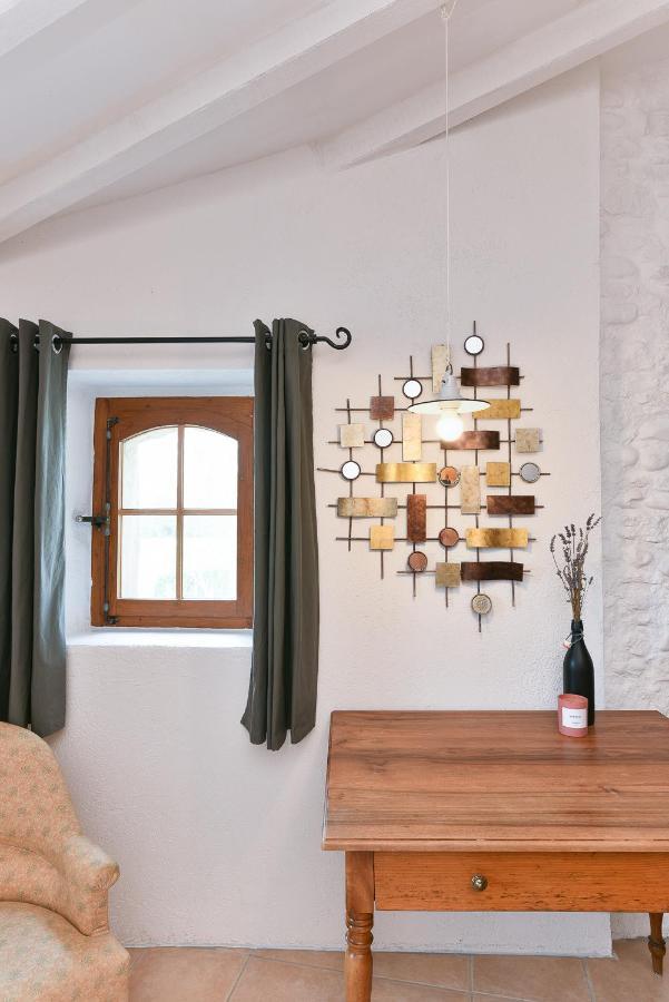 Auberge La Plaine Chabrillan エクステリア 写真