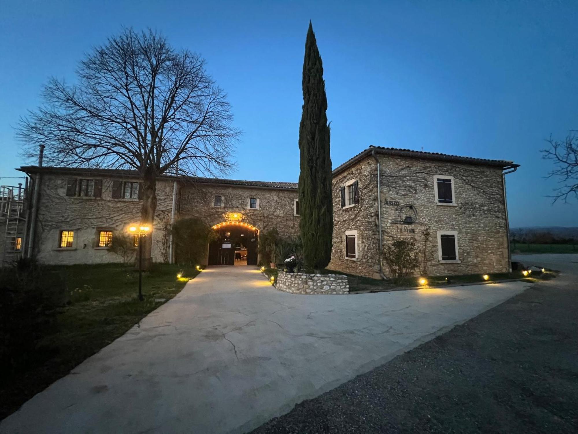 Auberge La Plaine Chabrillan エクステリア 写真