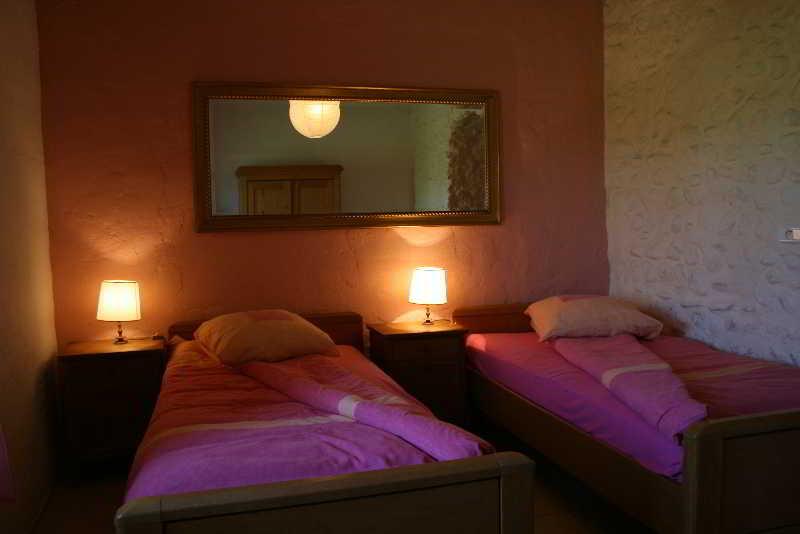 Auberge La Plaine Chabrillan エクステリア 写真