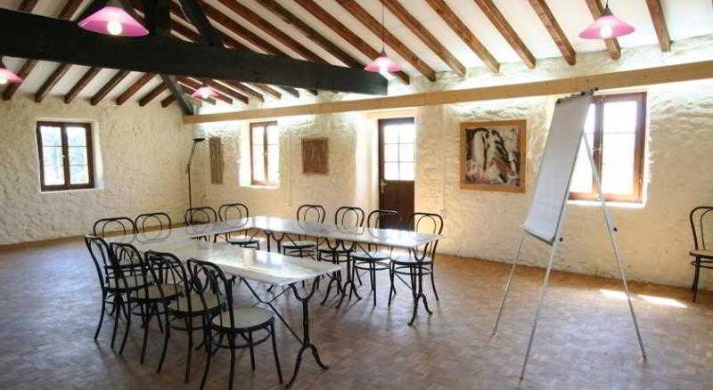 Auberge La Plaine Chabrillan エクステリア 写真