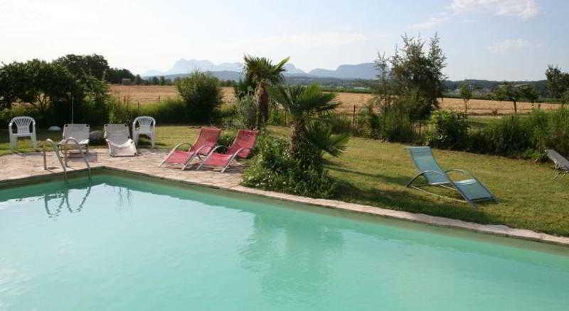 Auberge La Plaine Chabrillan エクステリア 写真