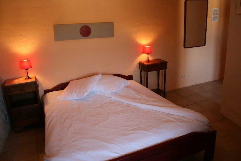 Auberge La Plaine Chabrillan エクステリア 写真