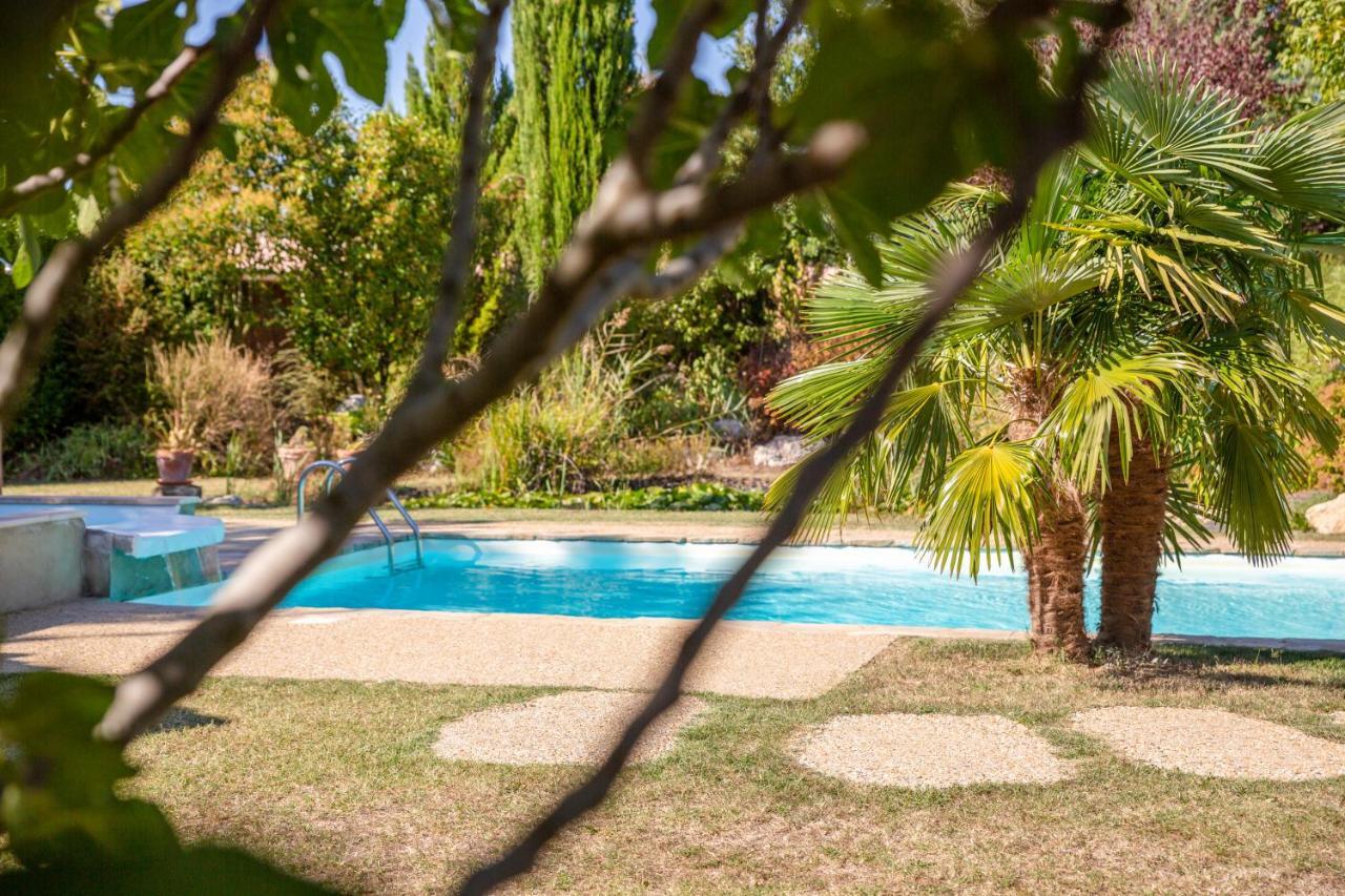 Auberge La Plaine Chabrillan エクステリア 写真