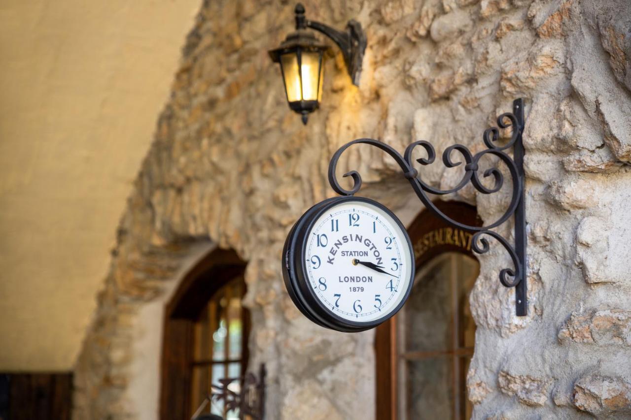 Auberge La Plaine Chabrillan エクステリア 写真